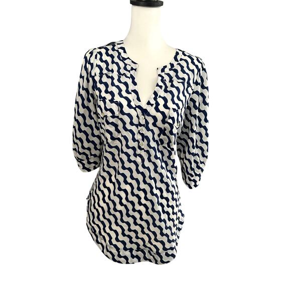 41 Hawthorn White and Blue 3/4 Sleeve Top Medium - Picture 1 of 4